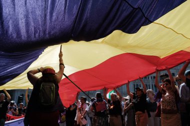 16 Haziran 2024 'te İspanya' nın Madrid kentinde yapılan yürüyüş, Kral VI. Felipe 'nin sona ermesi ve cumhuriyetin Puerta de Sol' da kurulması sırasında halk protesto gösterileri düzenledi.
