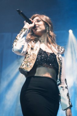 Şarkıcı Marina Carmona, 16 Haziran 2024 'te Madrid' deki Sala Villanos 'ta konser vermektedir.