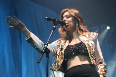 Şarkıcı Marina Carmona, 16 Haziran 2024 'te Madrid' deki Sala Villanos 'ta konser vermektedir.