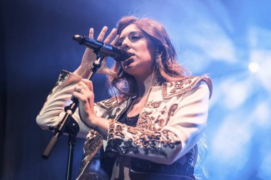 Şarkıcı Marina Carmona, 16 Haziran 2024 'te Madrid' deki Sala Villanos 'ta konser vermektedir.