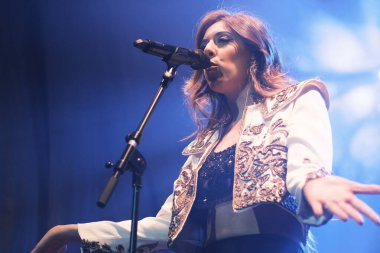 Şarkıcı Marina Carmona, 16 Haziran 2024 'te Madrid' deki Sala Villanos 'ta konser vermektedir.