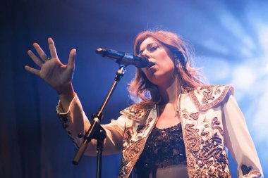 Şarkıcı Marina Carmona, 16 Haziran 2024 'te Madrid' deki Sala Villanos 'ta konser vermektedir.