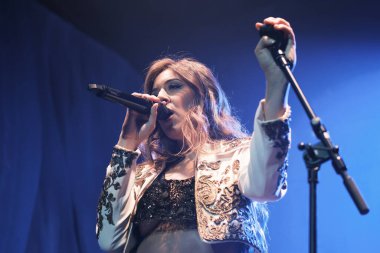 Şarkıcı Marina Carmona, 16 Haziran 2024 'te Madrid' deki Sala Villanos 'ta konser vermektedir.