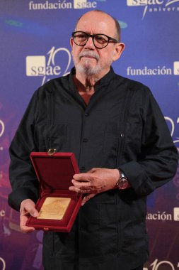 Silvio Rodrguez 17 Haziran 2024 'te Madrid' de verilen 125 SGAE madalyası için yapılan fotoğraf çağrısına katıldı.