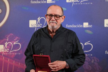 Silvio Rodrguez 17 Haziran 2024 'te Madrid' de verilen 125 SGAE madalyası için yapılan fotoğraf çağrısına katıldı.