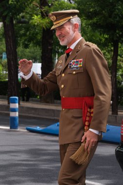 Kral VI. Felipe, 18 Haziran 2024 tarihinde İspanya 'nın Madrid kentinde Centro Superior de Estudios de la Defensa' da bulunan Silahlı Kuvvetler Yüksek Okulu Genelkurmay Kursu 'nun kapanışı sırasında,. 