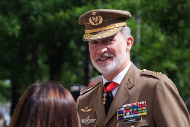 Kral VI. Felipe, 18 Haziran 2024 tarihinde İspanya 'nın Madrid kentinde Centro Superior de Estudios de la Defensa' da bulunan Silahlı Kuvvetler Yüksek Okulu Genelkurmay Kursu 'nun kapanışı sırasında,. 