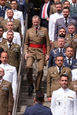 Kral VI. Felipe, 18 Haziran 2024 tarihinde İspanya 'nın Madrid kentinde Centro Superior de Estudios de la Defensa' da bulunan Silahlı Kuvvetler Yüksek Okulu Genelkurmay Kursu 'nun kapanışı sırasında,. 