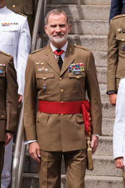 Kral VI. Felipe, 18 Haziran 2024 tarihinde İspanya 'nın Madrid kentinde Centro Superior de Estudios de la Defensa' da bulunan Silahlı Kuvvetler Yüksek Okulu Genelkurmay Kursu 'nun kapanışı sırasında,. 