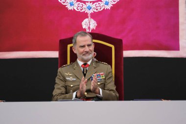 Kral VI. Felipe, 18 Haziran 2024 tarihinde İspanya 'nın Madrid kentinde Centro Superior de Estudios de la Defensa' da bulunan Silahlı Kuvvetler Yüksek Okulu Genelkurmay Kursu 'nun kapanışı sırasında,. 