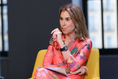 Yazar Carmen Posadas, 18 Haziran 2024 'te İspanya' nın başkenti Madrid 'de bulunan Telefnica uzayındaki EN LA CORTE DE LA ZARINA adlı kitabının tanıtımı sırasında