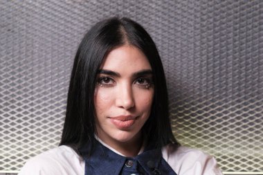 Venezuelalı etkili Surthany Hejeij namı diğer Surthycooks 18 Haziran 2024 'te Madrid, İspanya' da bir portre çekimi için poz veriyor.