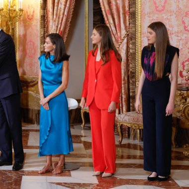 İspanya Prensleri Leonor, Kral VI. Felipe, Kraliçe Letizia ve Sofya, Kral 'ın 19 Haziran 2024 tarihinde İspanya' da İspanya Kraliyet Sarayı 'nda ilan edilmesinin 10. yıldönümü kutlamalarında