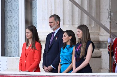 İspanya Prensleri Leonor, Kral VI. Felipe, Kraliçe Letizia ve Sofya, Kral 'ın 19 Haziran 2024 tarihinde İspanya' da İspanya Kraliyet Sarayı 'nda ilan edilmesinin 10. yıldönümü kutlamalarında