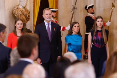 İspanya Prensleri Leonor, Kral VI. Felipe, Kraliçe Letizia ve Sofya, Kral 'ın 19 Haziran 2024 tarihinde İspanya' da İspanya Kraliyet Sarayı 'nda ilan edilmesinin 10. yıldönümü kutlamalarında