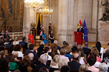 İspanya Prensleri Leonor, Kral VI. Felipe, Kraliçe Letizia ve Sofya, Kral 'ın 19 Haziran 2024 tarihinde İspanya' da İspanya Kraliyet Sarayı 'nda ilan edilmesinin 10. yıldönümü kutlamalarında