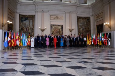 İspanya Prensleri Leonor, Kral VI. Felipe, Kraliçe Letizia ve Sofya, Kral 'ın 19 Haziran 2024 tarihinde İspanya' da İspanya Kraliyet Sarayı 'nda ilan edilmesinin 10. yıldönümü kutlamalarında