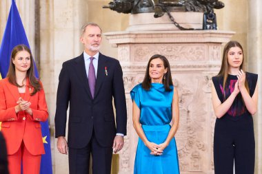 İspanya Prensleri Leonor, Kral VI. Felipe, Kraliçe Letizia ve Sofya, Kral 'ın 19 Haziran 2024 tarihinde İspanya' da İspanya Kraliyet Sarayı 'nda ilan edilmesinin 10. yıldönümü kutlamalarında