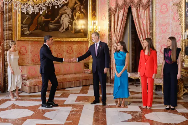 İspanya Prensleri Leonor, Kral VI. Felipe, Kraliçe Letizia ve Sofya, Kral 'ın 19 Haziran 2024 tarihinde İspanya' da İspanya Kraliyet Sarayı 'nda ilan edilmesinin 10. yıldönümü kutlamalarında