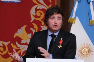 Isabel Diaz Ayuso, 21 Haziran 2024 'te İspanya' nın Casa de Correos şehrinde kendisine Uluslararası Başbakanlık Madalyası verilmesi için Arjantinli Javier Milei 'nin başkanını kabul eder.