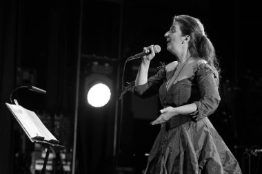 Şarkıcı Dulce Pontes, 19 Haziran 2024 tarihinde İspanya 'nın Madrid şehrinde gerçekleştirilen Universal Music Festival 2024' te sahne almaktadır..