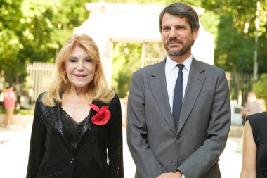 Ernest Urtasun ve Barones Thyssen, Carmen Cervera, 24 Haziran 2024 İspanya 'da Thyssen-Bornemisza Koleksiyonları' ndaki sömürge anısının açılışına katıldılar.