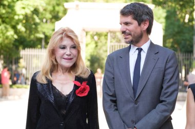 Ernest Urtasun ve Barones Thyssen, Carmen Cervera, 24 Haziran 2024 İspanya 'da Thyssen-Bornemisza Koleksiyonları' ndaki sömürge anısının açılışına katıldılar.