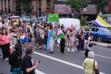 28 Haziran 2024 'te Madrid' deki LGTBIQ + kollektifinin haklarını talep etmek ve protesto etmek için Eleştirel Gurur gösterisi yayınlandı.