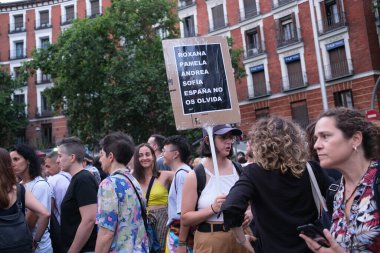 28 Haziran 2024 'te Madrid' deki LGTBIQ + kollektifinin haklarını talep etmek ve protesto etmek için Eleştirel Gurur gösterisi yayınlandı.
