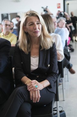 İkinci Başkan Yardımcısı Yolanda Diaz, 1 Temmuz 2024 'te Madrid, İspanya' da bulunan Circulo de Güzeller Artes 'te' LGTBIQ Çeşitliliği 'adlı ilk toplantının açılışını yaptı..