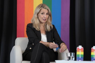 İkinci Başkan Yardımcısı Yolanda Diaz, 1 Temmuz 2024 'te Madrid, İspanya' da bulunan Circulo de Güzeller Artes 'te' LGTBIQ Çeşitliliği 'adlı ilk toplantının açılışını yaptı..