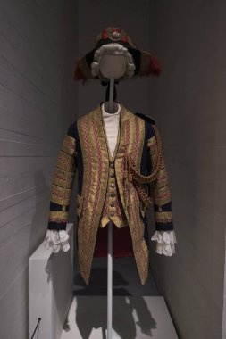 In Motion 'un sergisi. 28 Haziran 2023 tarihinde İspanya 'nın Madrid kentinde bulunan Kraliyet Koleksiyonları Müzesi' nde Ulusal Miras 'ın araçları ve arabaları