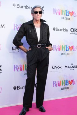 Mario Vaquerizo, 2 Temmuz 2024 İspanya 'nın Le Tavernier terasında Gökkuşağı partisine katıldı.