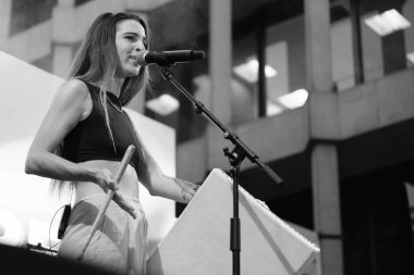 La Mare Madrid 'in Madrid şehrindeki Plaza de las Reinas festivalinde 4 Temmuz 2024' te sahne almaktadır.