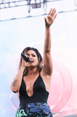 Barei, 7 Temmuz 2024 'te İspanya' nın Madrid Plaza de Espaa şehrinde düzenlenen Mado Pride festivali sırasında konser vermiştir.