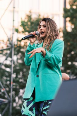 Barei, 7 Temmuz 2024 'te İspanya' nın Madrid Plaza de Espaa şehrinde düzenlenen Mado Pride festivali sırasında konser vermiştir.