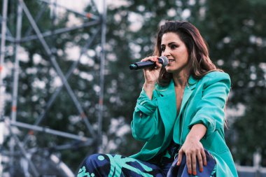 Barei, 7 Temmuz 2024 'te İspanya' nın Madrid Plaza de Espaa şehrinde düzenlenen Mado Pride festivali sırasında konser vermiştir.
