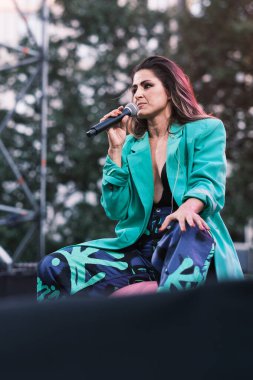 Barei, 7 Temmuz 2024 'te İspanya' nın Madrid Plaza de Espaa şehrinde düzenlenen Mado Pride festivali sırasında konser vermiştir.