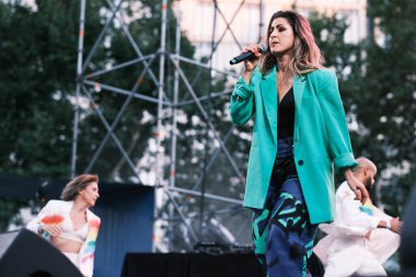 Barei, 7 Temmuz 2024 'te İspanya' nın Madrid Plaza de Espaa şehrinde düzenlenen Mado Pride festivali sırasında konser vermiştir.