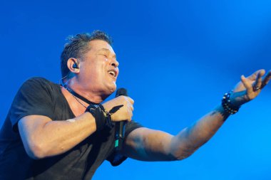 Şarkıcı Carlos Vives 10 Temmuz 2024 'te İspanya' nın Madrid şehrinde verdiği konserde
