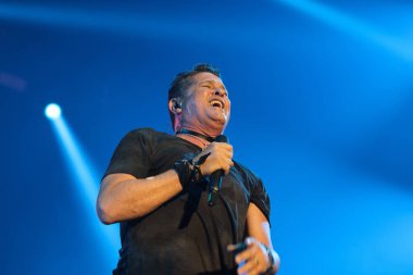 Şarkıcı Carlos Vives 10 Temmuz 2024 'te İspanya' nın Madrid şehrinde verdiği konserde