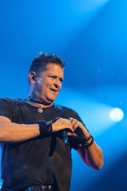Şarkıcı Carlos Vives 10 Temmuz 2024 'te İspanya' nın Madrid şehrinde verdiği konserde
