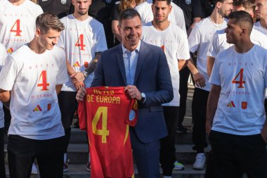 Pedro Sanchez, İspanya 'nın başkenti Madrid' deki Plaza de Colon 'da 15 Temmuz 2024' te düzenlenen UEFA 2024 kutlamaları sırasında