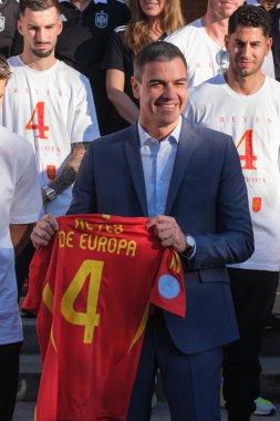 Pedro Sanchez, İspanya 'nın başkenti Madrid' deki Plaza de Colon 'da 15 Temmuz 2024' te düzenlenen UEFA 2024 kutlamaları sırasında