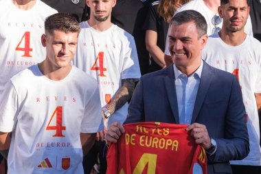 Pedro Sanchez, İspanya 'nın başkenti Madrid' deki Plaza de Colon 'da 15 Temmuz 2024' te düzenlenen UEFA 2024 kutlamaları sırasında