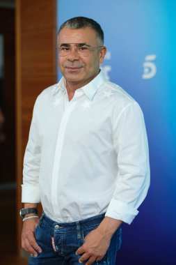 Jorge Javier Vazquez, 16 Temmuz 2024 'te Madrid' deki Mediaset genel merkezinde 'El Diario de Jorge' adlı televizyon programının sunumu sırasında poz verdi.