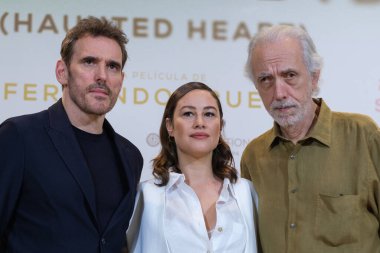 Fernando Trueba, Aktris Aida Folch ve aktör Matt Dillon 19 Temmuz 2024 'te Madrid, İspanya' da bulunan NH Palacio de Tepa Oteli 'ndeki' Isla Perdida (Perdida Perdida) 'fotoğraf çekimine katıldılar.. 