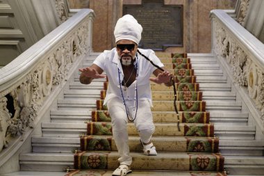 Brezilyalı şarkıcı Carlinhos Brown, İspanya 'nın 19 Temmuz 2024 tarihinde Madrid' deki Casa Amrica 'da yapılan Iberoamerica Diyaloga toplantısında