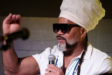 Brezilyalı şarkıcı Carlinhos Brown, İspanya 'nın 19 Temmuz 2024 tarihinde Madrid' deki Casa Amrica 'da yapılan Iberoamerica Diyaloga toplantısında