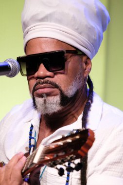 Brezilyalı şarkıcı Carlinhos Brown, İspanya 'nın 19 Temmuz 2024 tarihinde Madrid' deki Casa Amrica 'da yapılan Iberoamerica Diyaloga toplantısında